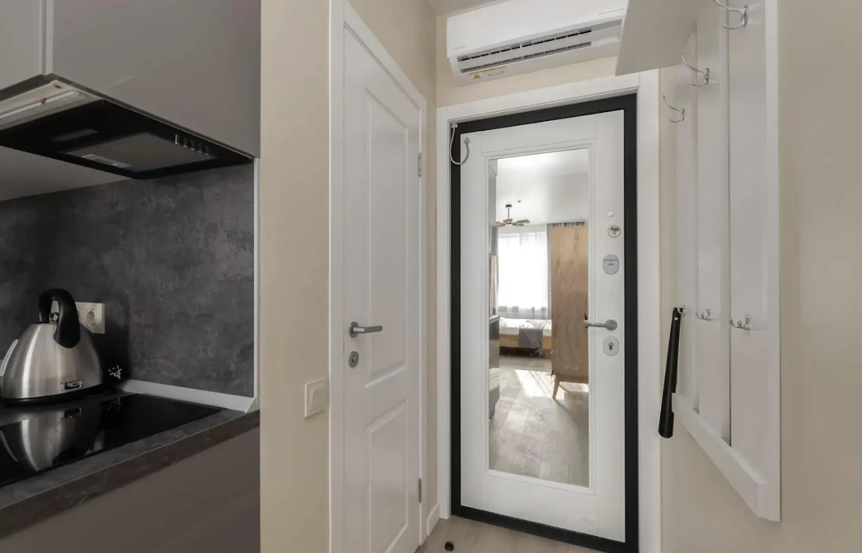Затишна Квартира Поруч З Метро Харківська Kyiv Apartment